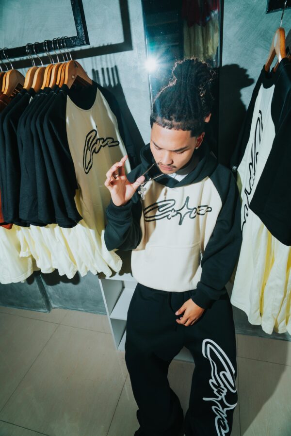 BEN06308 Raglan Hoodie - Black